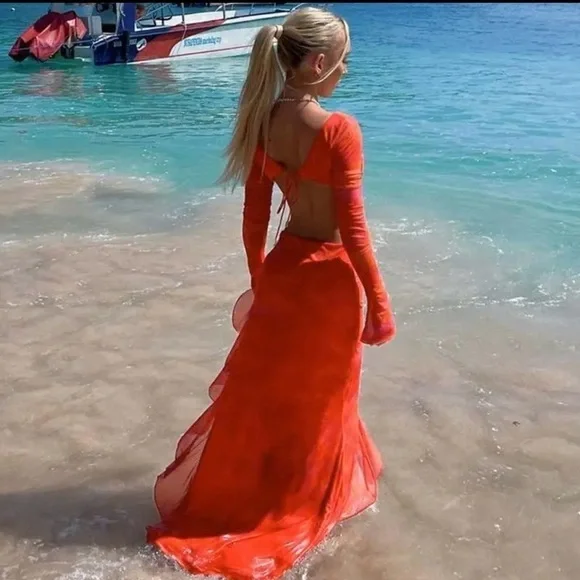 O-Cut out Dress - Picture 2 of 7